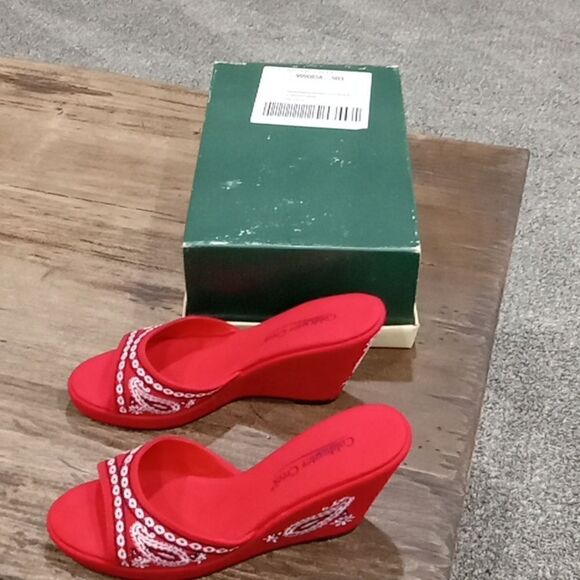 Coldwater Creek bandana print slide/mule. Red white & black size 6.5 NWB - Picture 2 of 5